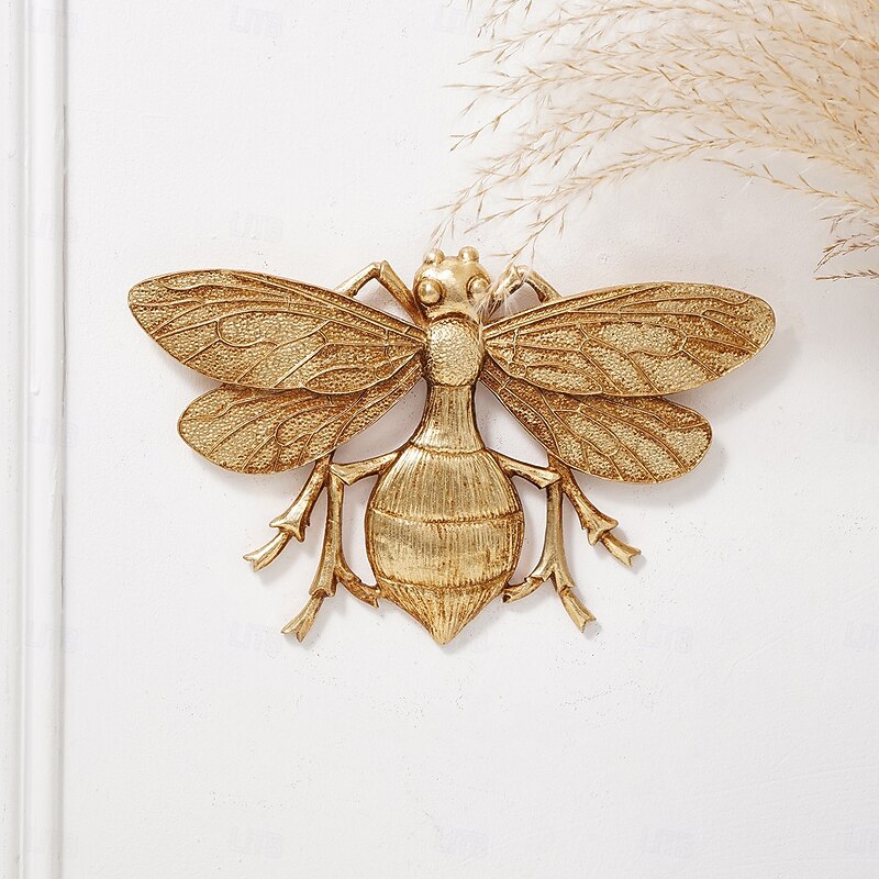 Vintage Gold Hornet Wall Hanging Decor, Handmade Resin Wasp-Inspired Wall Ornament for Home Wall Decor, Party Decorations, and Insect Exhibition Displays3
