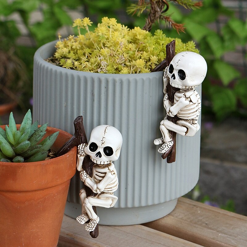 2PCS Halloween Resin Skeleton Hanging Ornaments, Spooky Outdoor Yard Planter Balcony and Desktop Decorations, Halloween Home Decor Figurines