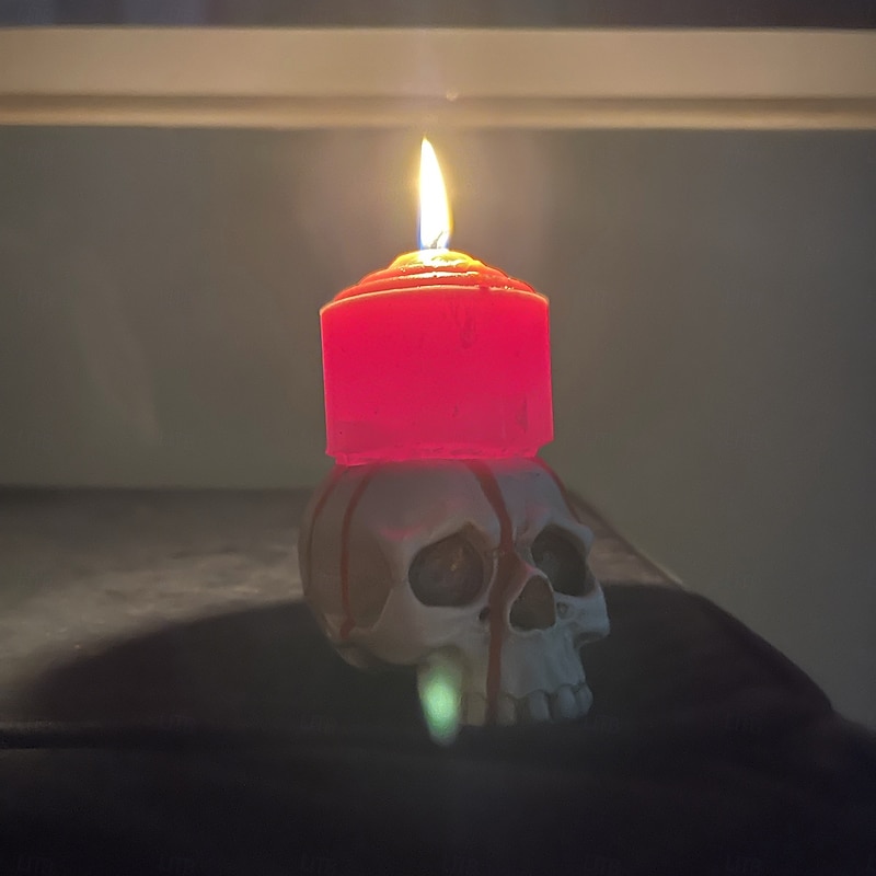 Halloween Resin Figurine 3D Skull Candle Holder Spooky Atmosphere Decor Resin Skeleton Head Ornament for Halloween Party Tabletop Display Gothic Candlelight Stand Accessory3