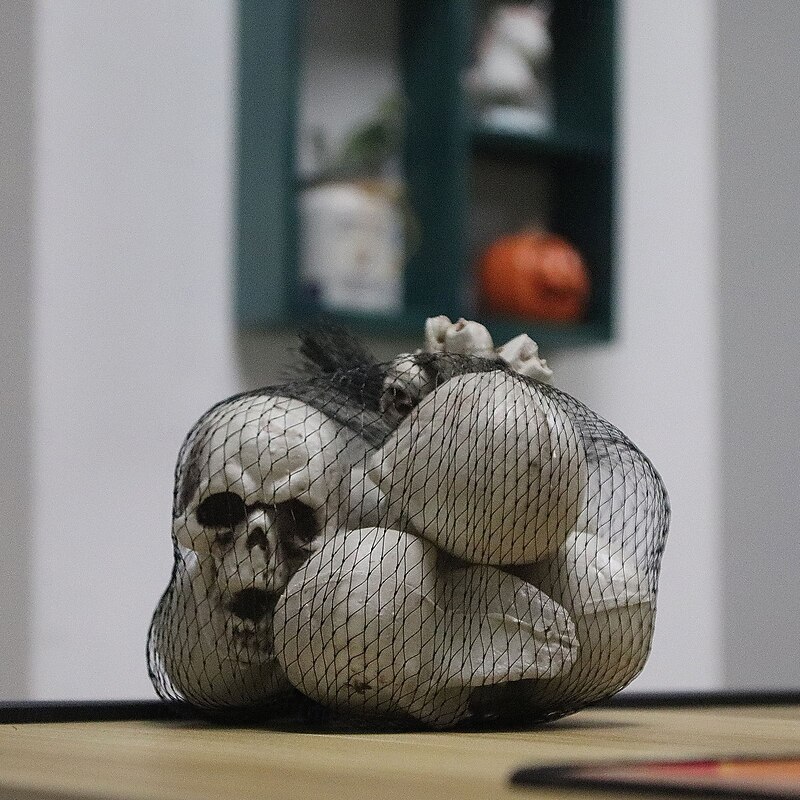 Halloween Skull Decoration Pendant Haunted House Secret Room Personalized Creative Mesh Pocket Small Skull Props2