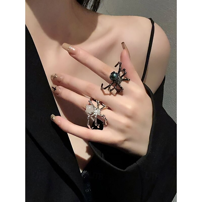 Women's Halloween Spider Ring Set – Adjustable Open Alloy Rings with Gothic Punk Style, Black and White Gem Spider Design for Costume Party, Cosplay and Spooky Night Out2