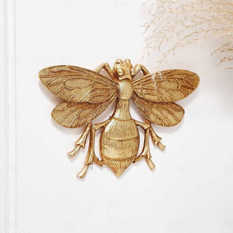 Vintage Gold Hornet Wall Hanging Decor, Handmade Resin Wasp-Inspired Wall Ornament for Home Wall Decor, Party Decorations, and Insect Exhibition Displays4