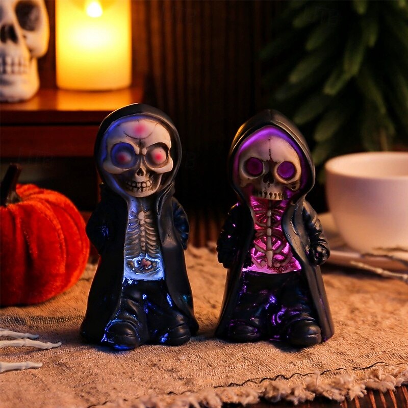 Halloween Standing Skull Lamp Battery Powered Ghost Festival Decoration Horror Mask Man Candle Lamp Haunted House Bar Home Decor2