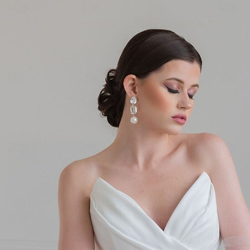 Women's Stud Earrings Geometrical Drop Precious Elegant Fashion Simple Imitation Pearl Imitation Diamond Earrings Jewelry Silver / Gold For Wedding Party Work Daily 1 Pair