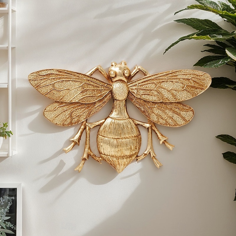 Vintage Gold Hornet Wall Hanging Decor, Handmade Resin Wasp-Inspired Wall Ornament for Home Wall Decor, Party Decorations, and Insect Exhibition Displays