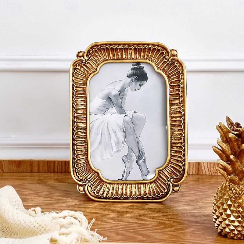 European Vintage Gold Photo Frame with 3D Floral Pattern, Resin Decorative Tabletop Frame for Home Decor, Horizontal and Vertical Display, Ideal for Family Photos and Photography Props3