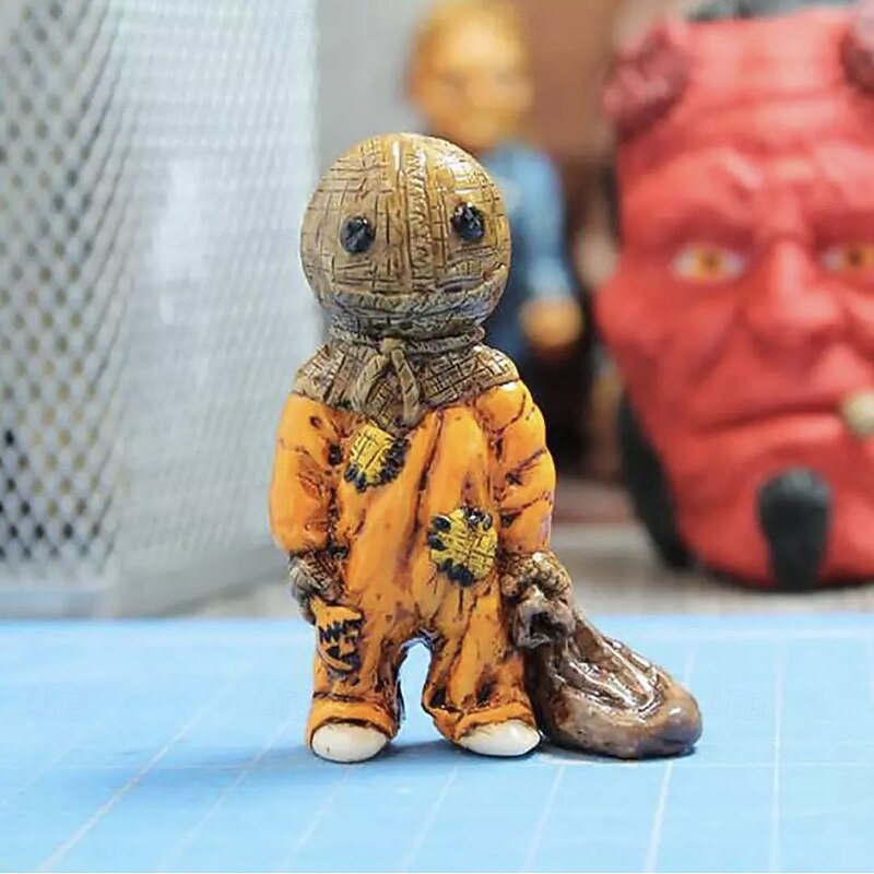 Halloween Killer Gnome Statue, Scary Resin Horror Movie Masked Figurine, Creepy Garden Yard Decor, Spooky Halloween Resin Ornament for Outdoor Lawn or Indoor Display4