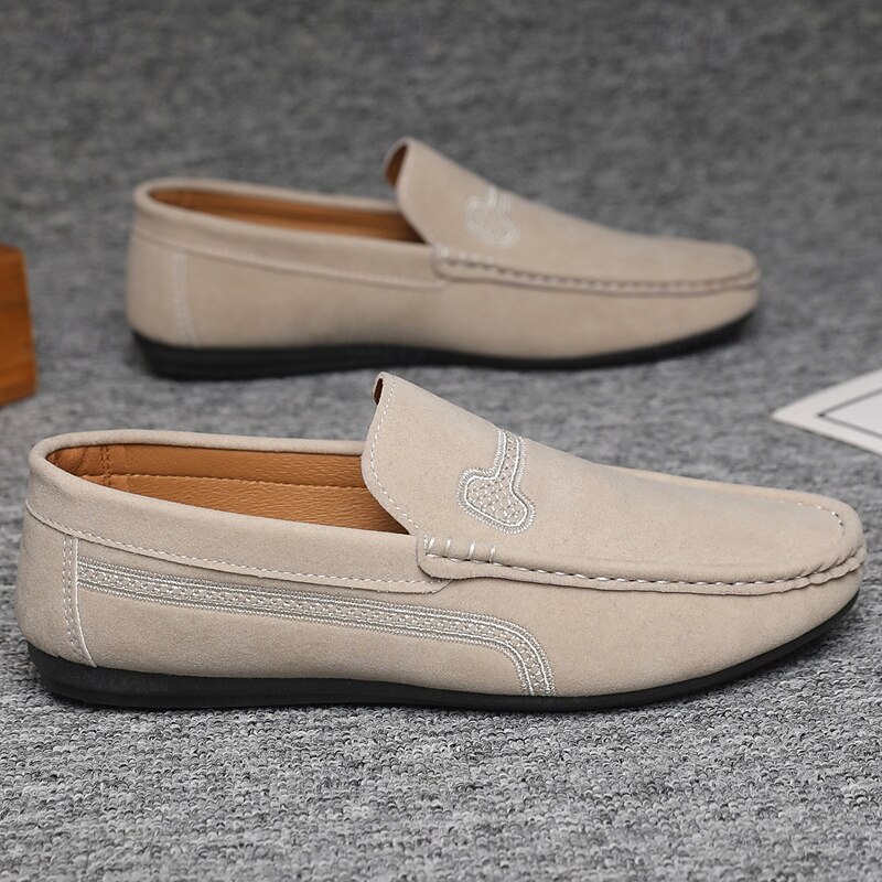 Red Slip-On Loafers for Men – Comfortable Casual Shoes with Minimalist Design, Perfect for Everyday Wear and Relaxed Occasions2