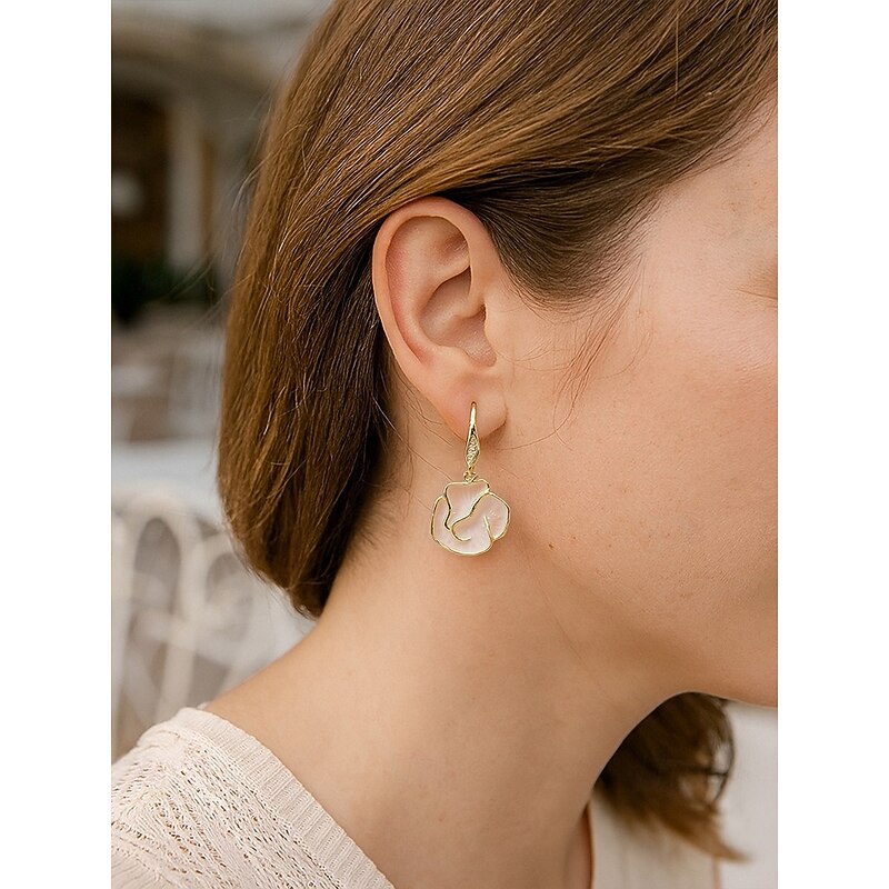 Women's Elegant Rose Flower Drop Earrings – Gold-Plated Alloy with Pearl-Like Petals, Vintage Romantic Style, Ideal for Weddings, Parties and Formal Occasions2