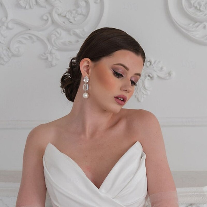 Women's Stud Earrings Geometrical Drop Precious Elegant Fashion Simple Imitation Pearl Imitation Diamond Earrings Jewelry Silver / Gold For Wedding Party Work Daily 1 Pair2