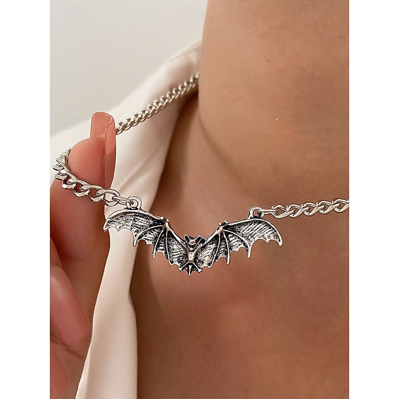 Women's Halloween Gothic Bat Pendant Necklace – Vintage Silver Chain Choker Jewelry for Costume Parties, Cosplay and Witchy Fashion