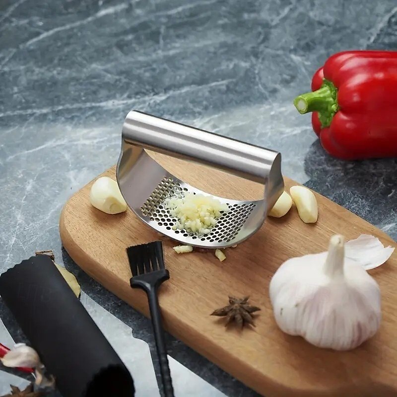 Stainless Steel Garlic Press – Curved Ring Garlic Crusher for Home Use, Manual Garlic Mincer and Masher3