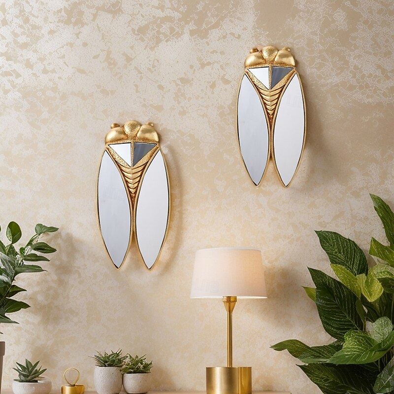 1PC A Golden Resin Mirror Decorative Pendant in The Shape of A Cicada With a Specially Designed Surface Inlaid With A Mirror is Suitable for Wall Decoration in Homes Parties Insect Museums Etc
