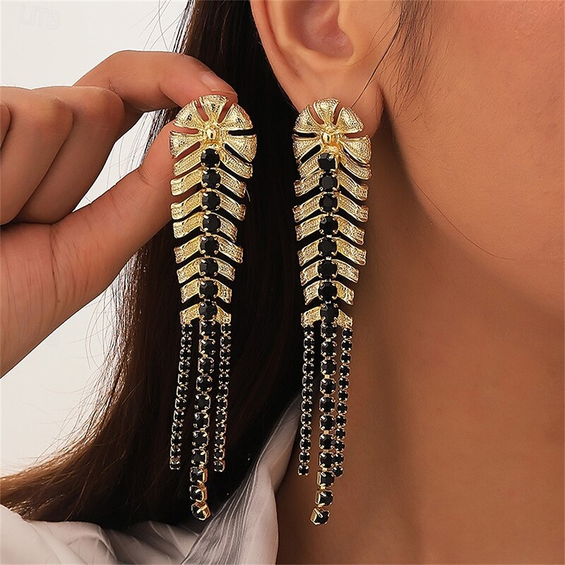 Hoop Earrings Vintage Style Geometrical Floral Vintage Fashion Earrings Jewelry Black / White For Wedding Party Valentine's Day Gift Engagement Festival 1 Pair2