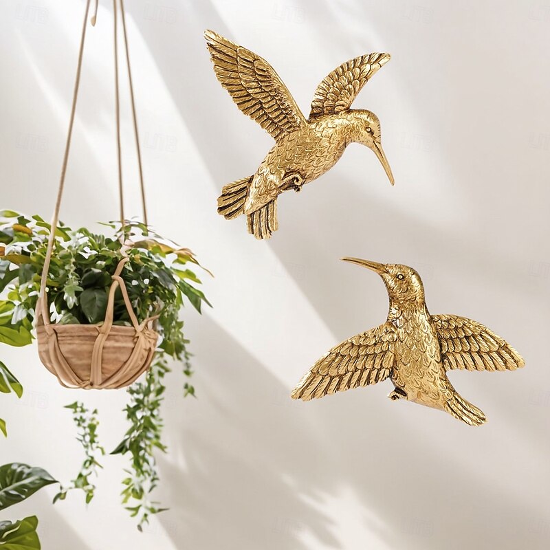 Resin Gold Hummingbird Wall Decor, Minimalist Flying Hummingbird Sculpture, Indoor Home Decoration Hanging Art for Living Room, Dining Room, Party, Wedding & Event Spaces