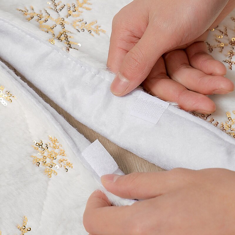 Christmas Tree Skirt New Round Plush Snowflake Design Soft Holiday Decoration Mat for Home Christmas Tree Base Cover Festive Seasonal Accessory4