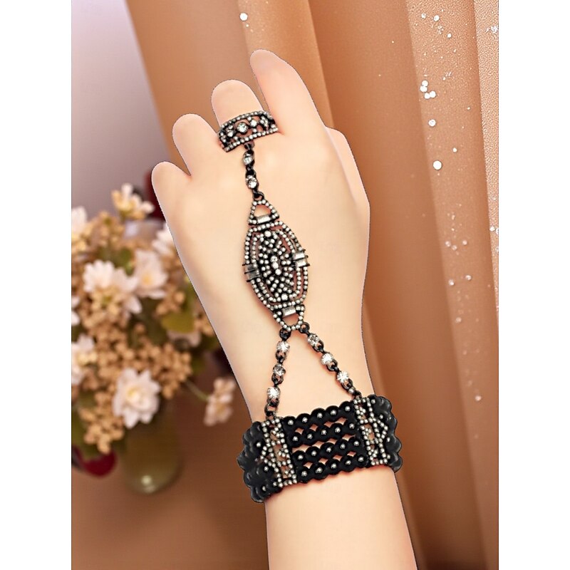 Women's 1920s Pearl Hand Chain Bracelet Ring - Art Deco Flapper Style Jewelry for Gatsby Themed Parties and Vintage Costume Events3