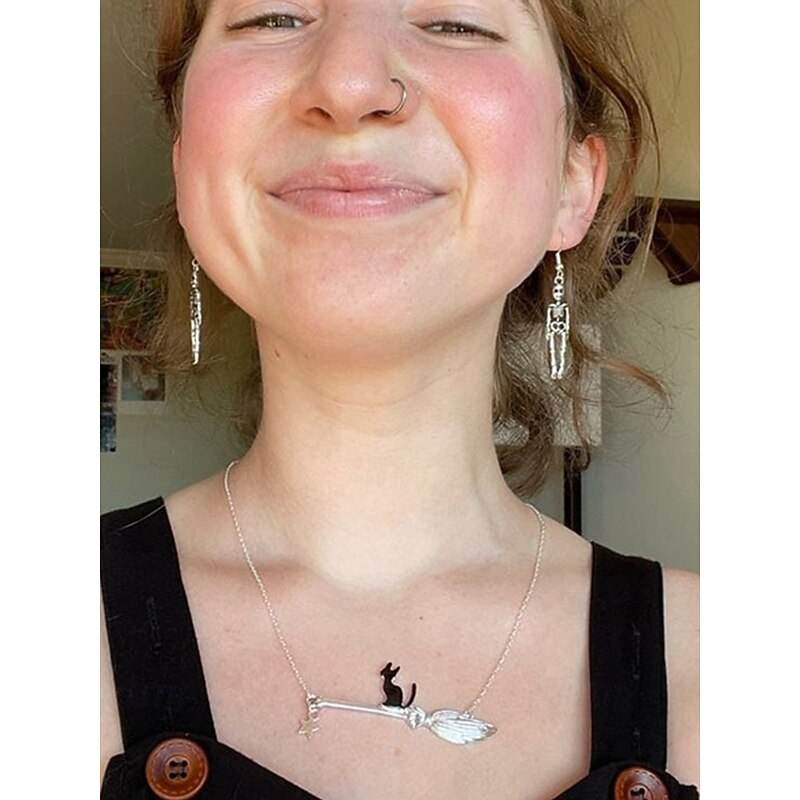 Women's Halloween Witch Broom Necklace with Black Cat and Star Pendant – Cute and Elegant Jewelry for Halloween Parties and Themed Occasions2