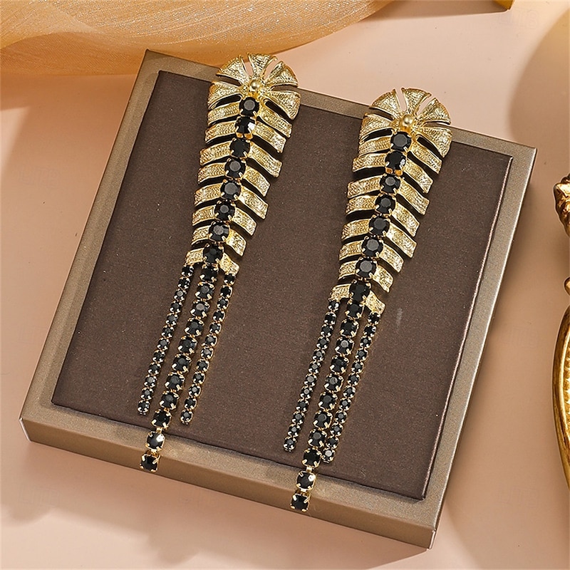 Hoop Earrings Vintage Style Geometrical Floral Vintage Fashion Earrings Jewelry Black / White For Wedding Party Valentine's Day Gift Engagement Festival 1 Pair3