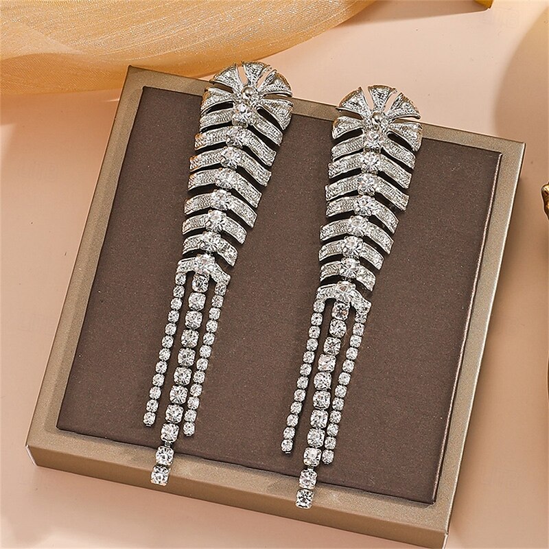 Hoop Earrings Vintage Style Geometrical Floral Vintage Fashion Earrings Jewelry Black / White For Wedding Party Valentine's Day Gift Engagement Festival 1 Pair4