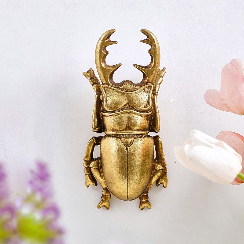 1PC Made of Golden Resin is A Decorative Wall Hanging in The Shape of A Stag Beetle. It is a Must-have Collectible for Insect Enthusiasts and is Suitable for Home Party Insect House Decoration3