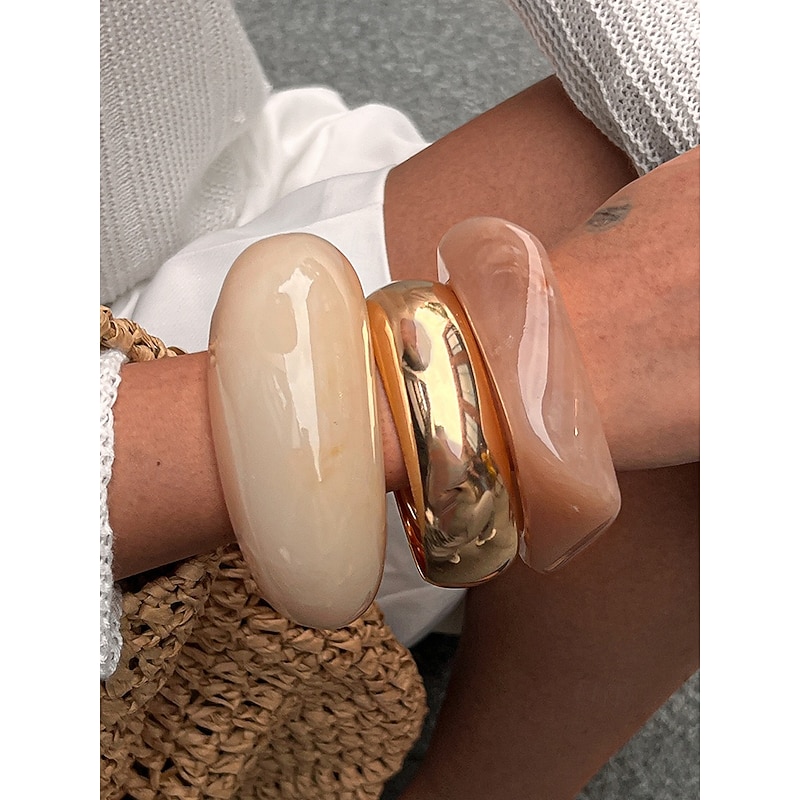 Women's Chunky Resin and Metal Bangles – Bold Statement Bracelets for Women, Retro Minimalist Style, Ideal for Parties, Everyday Wear and Casual Outfits
