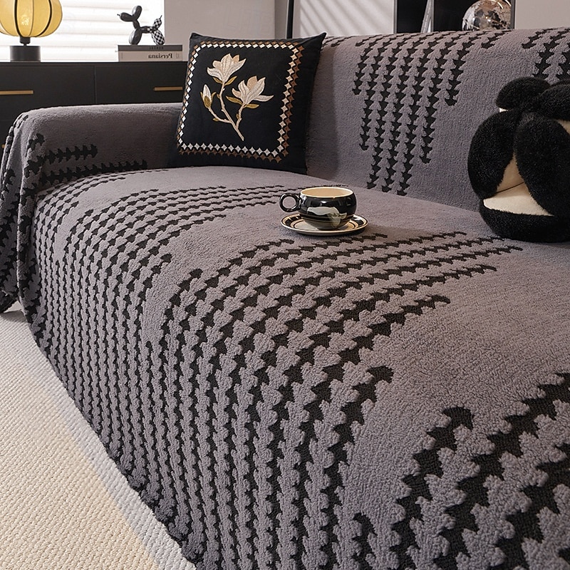 Plush Couch Cover for Pets, Pet Friendly Thickened Velvet Sofa Cushion and Throw Blanket, Luxury Anti-Scratch Winter Sofa Protector, Elegant Couch Slipcover for Leather Sofas and Living Room Decor