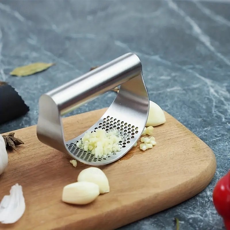 Stainless Steel Garlic Press – Curved Ring Garlic Crusher for Home Use, Manual Garlic Mincer and Masher4