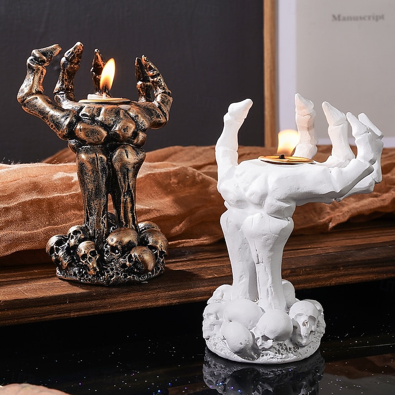 1PC Halloween Retro Skull Hand Decorative Candlestick Resin Material Skull Hand-shaped Candle Candlestick Base Suitable for Festive Party Atmosphere Decoration Haunted House Decoration Candlestick