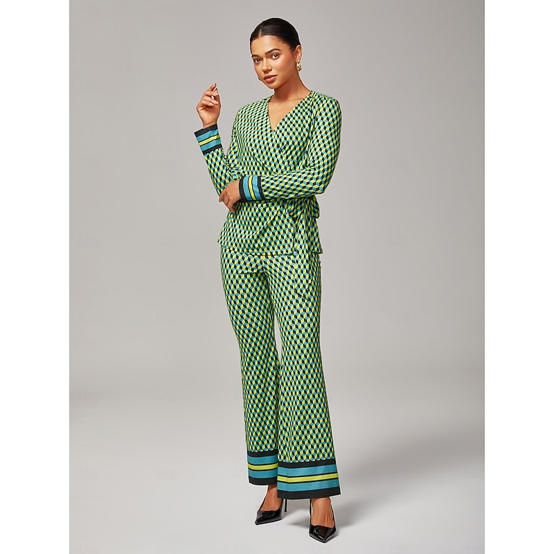 Green 3D Geometric Print High-Stretch Flared Pants4