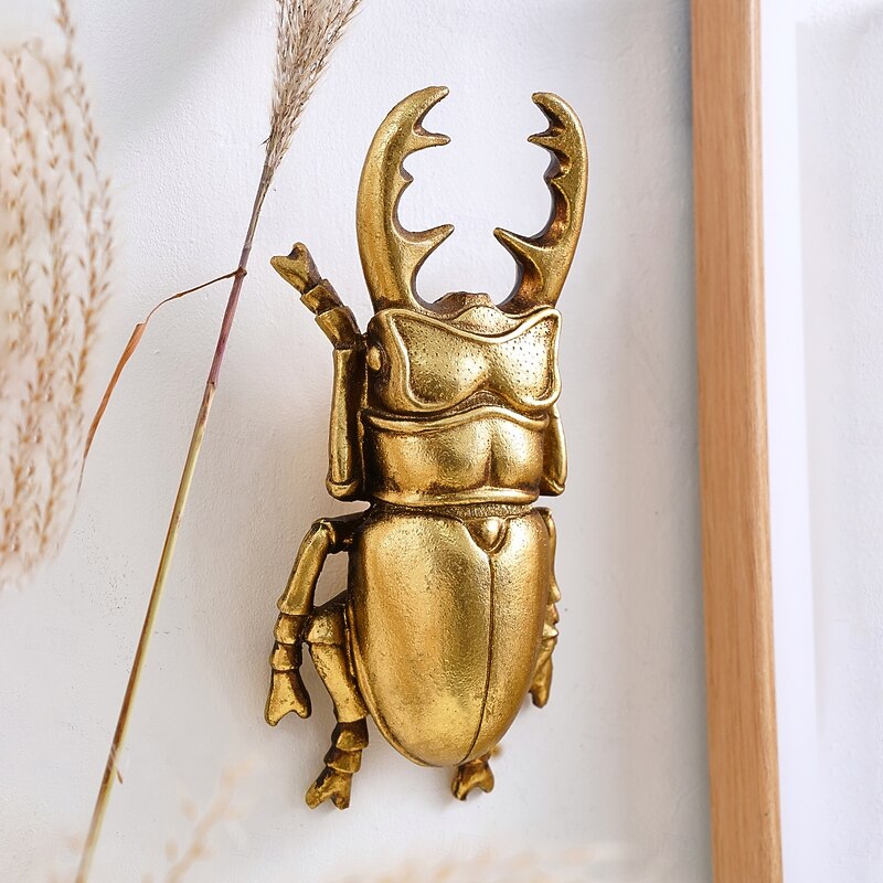 1PC Made of Golden Resin is A Decorative Wall Hanging in The Shape of A Stag Beetle. It is a Must-have Collectible for Insect Enthusiasts and is Suitable for Home Party Insect House Decoration4