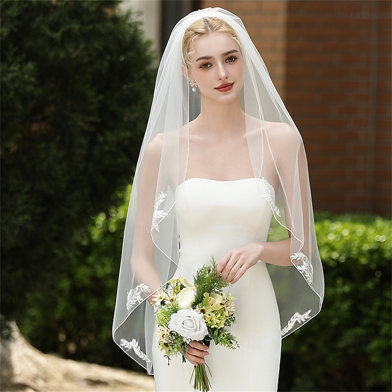 One-tier Comtemporary / Stylish / Classic Style Wedding Veil Fingertip Veils with Pure Color 35.43 in (90cm) Lace - Main Image