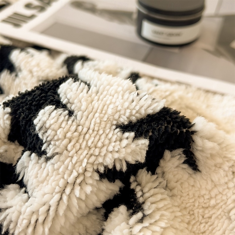 Luxury Thick Plush Throw Blanket, Winter Warm Soft Flannel Blanket, Cozy Fleece Sofa Blanket, Bed Blanket for Nap, Living Room, and Bedroom Decoration3