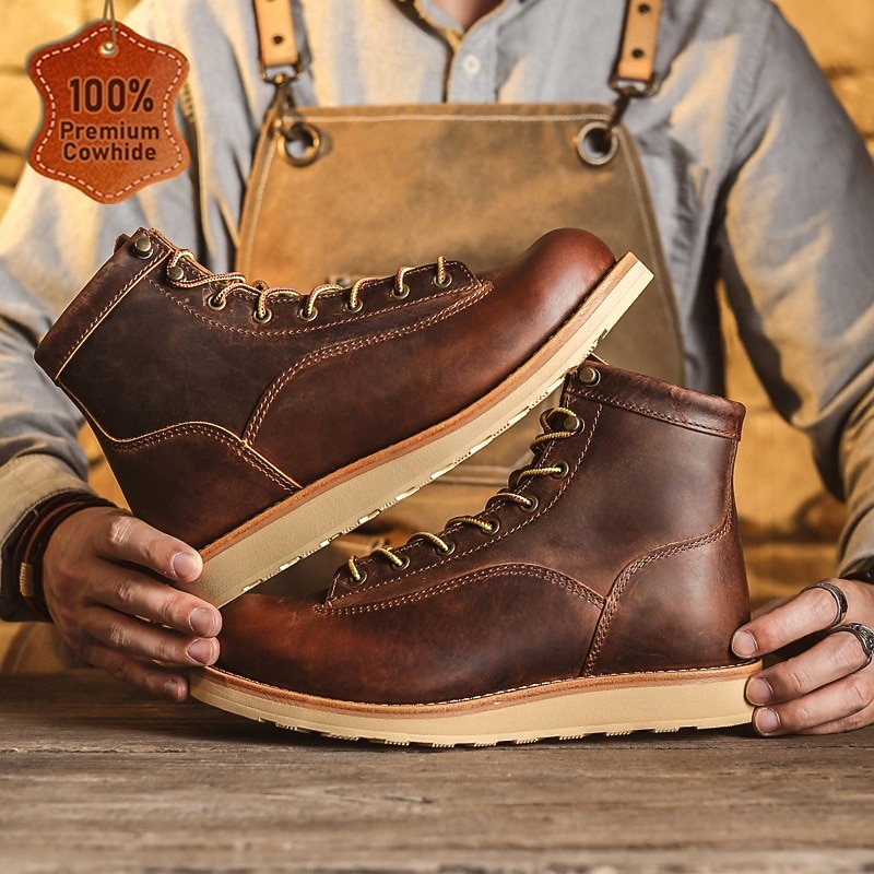 Men's Classic Brown Moc Toe Boots with Lace-Up Design and Stitched Sole, Comfortable Workwear Style for Outdoor Activities and Casual Daily Use