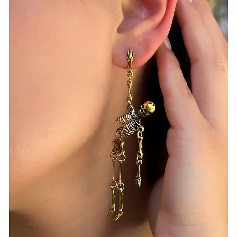 1 Pair Halloween Skeleton Earrings Vintage Bronze Horror Dangle Drop Studs Spooky Skull Earrings Funny Statement Jewelry for Women Girls Party2