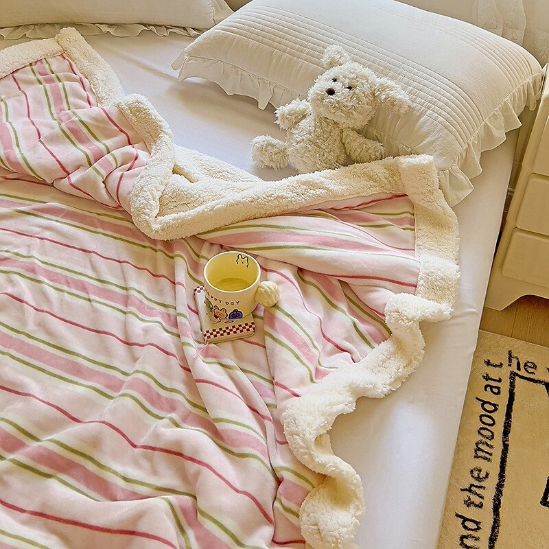 Plush Milk Velvet Blanket, Thick Coral Fleece Throw for Office, Dorm Nap, or Bed, Soft Cozy Autumn Winter Small Blanket2