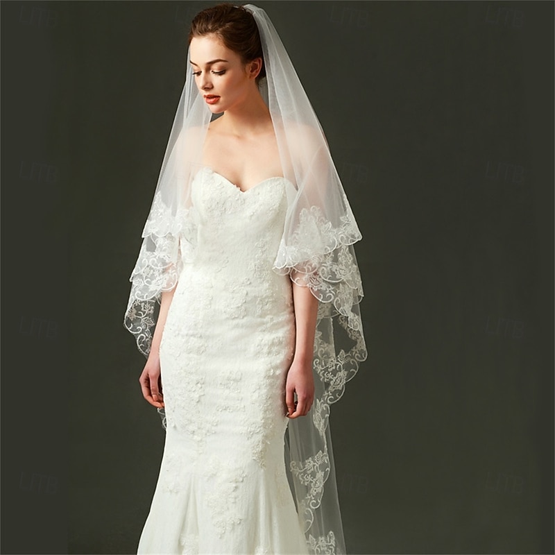 Two-tier Vintage / Stylish Wedding Veil Chapel Veils with Pure Color Lace3