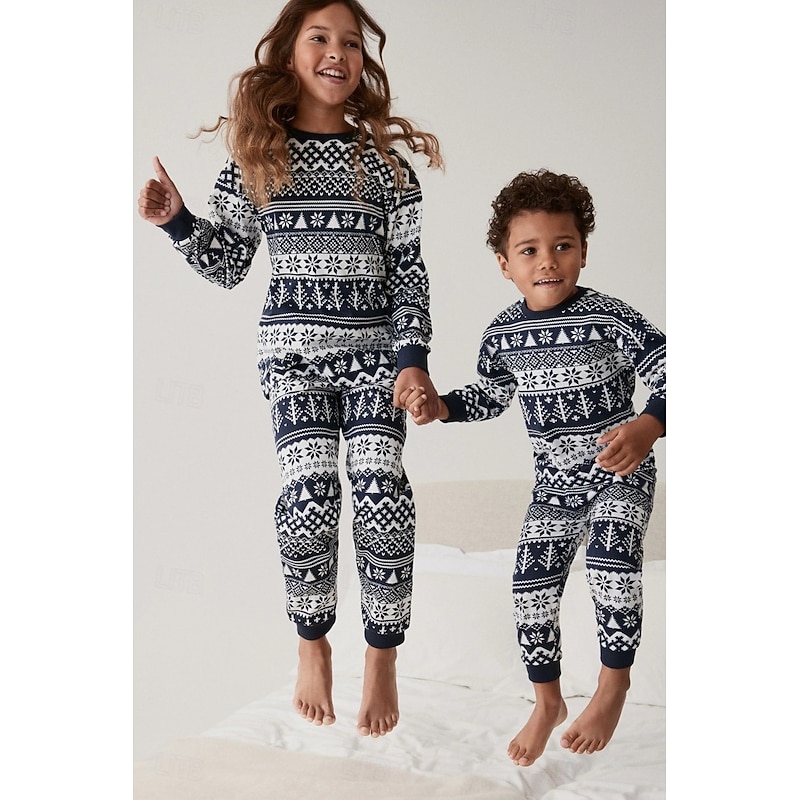 snowflake Family Christmas Pajamas Nightwear Men's Women's Boys' Girls' Family Matching Outfits Sweet Graphic Pattern Adults Kid's Christmas New Year Christmas Eve Home Wear Top Pants2