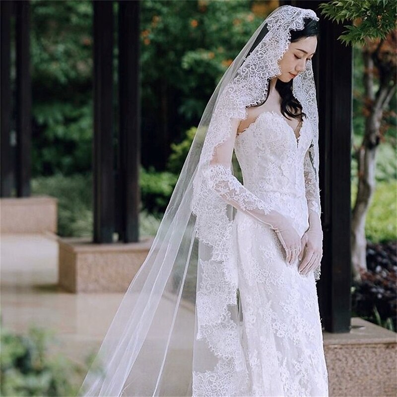 Two-tier Comtemporary / Stylish / Antique Wedding Veil Cathedral Veils with Pure Color Lace4