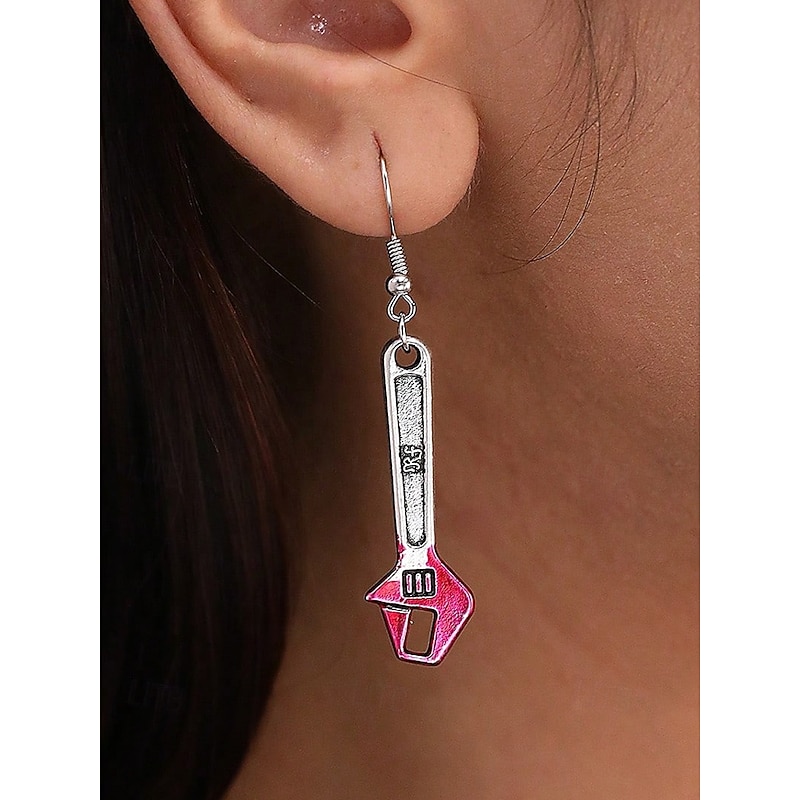 Women's Halloween Horror Earrings – Bloody Scissor and Axe Dangle Jewelry, Creepy Costume Accessories for Party & Cosplay