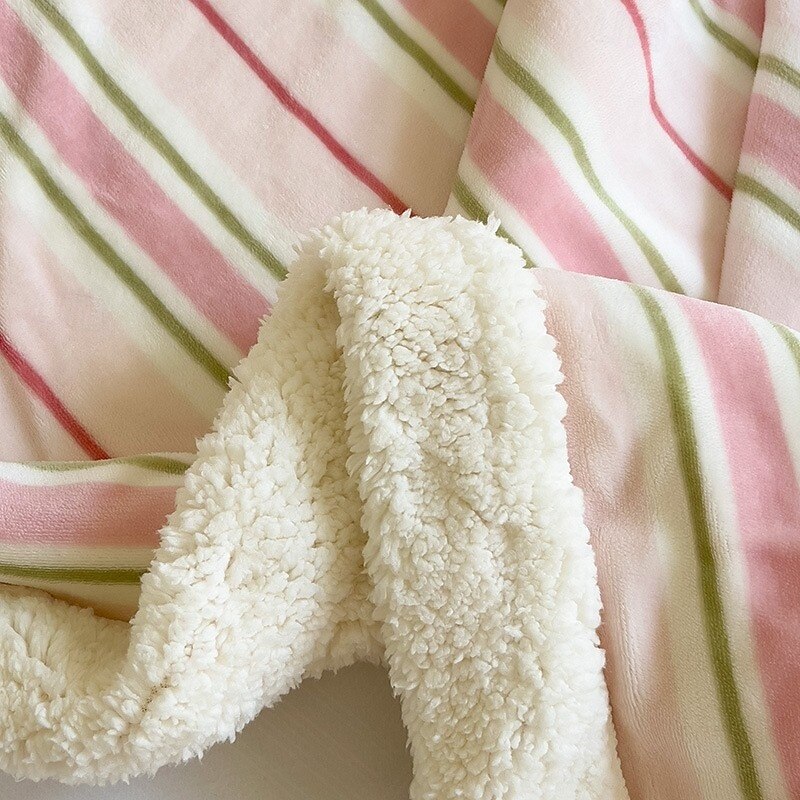 Plush Milk Velvet Blanket, Thick Coral Fleece Throw for Office, Dorm Nap, or Bed, Soft Cozy Autumn Winter Small Blanket3