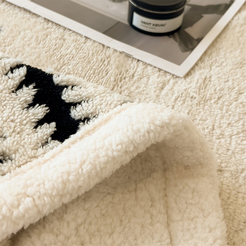 Luxury Thick Plush Throw Blanket, Winter Warm Soft Flannel Blanket, Cozy Fleece Sofa Blanket, Bed Blanket for Nap, Living Room, and Bedroom Decoration4