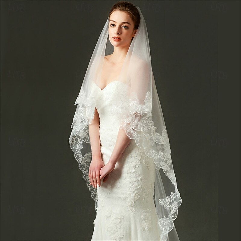 Two-tier Vintage / Stylish Wedding Veil Chapel Veils with Pure Color Lace4