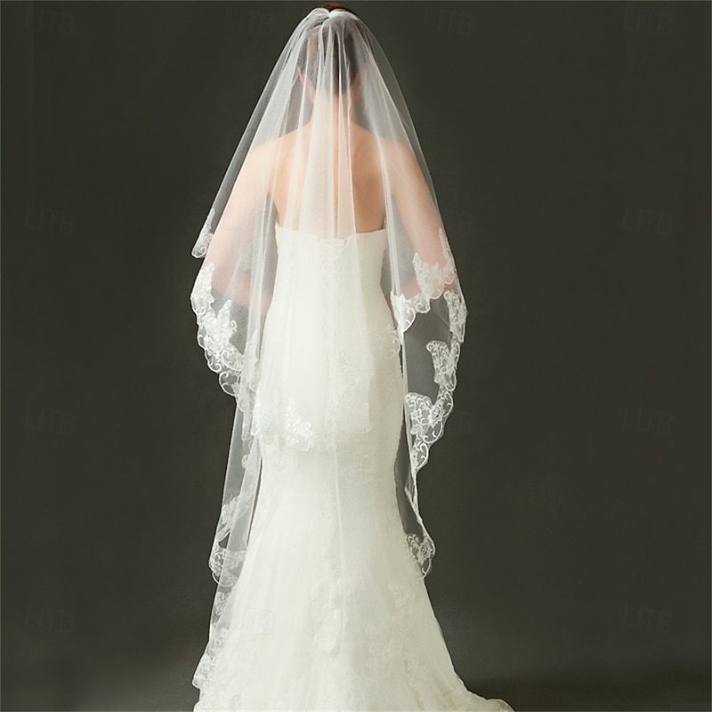 Two-tier Vintage / Stylish Wedding Veil Chapel Veils with Pure Color Lace2