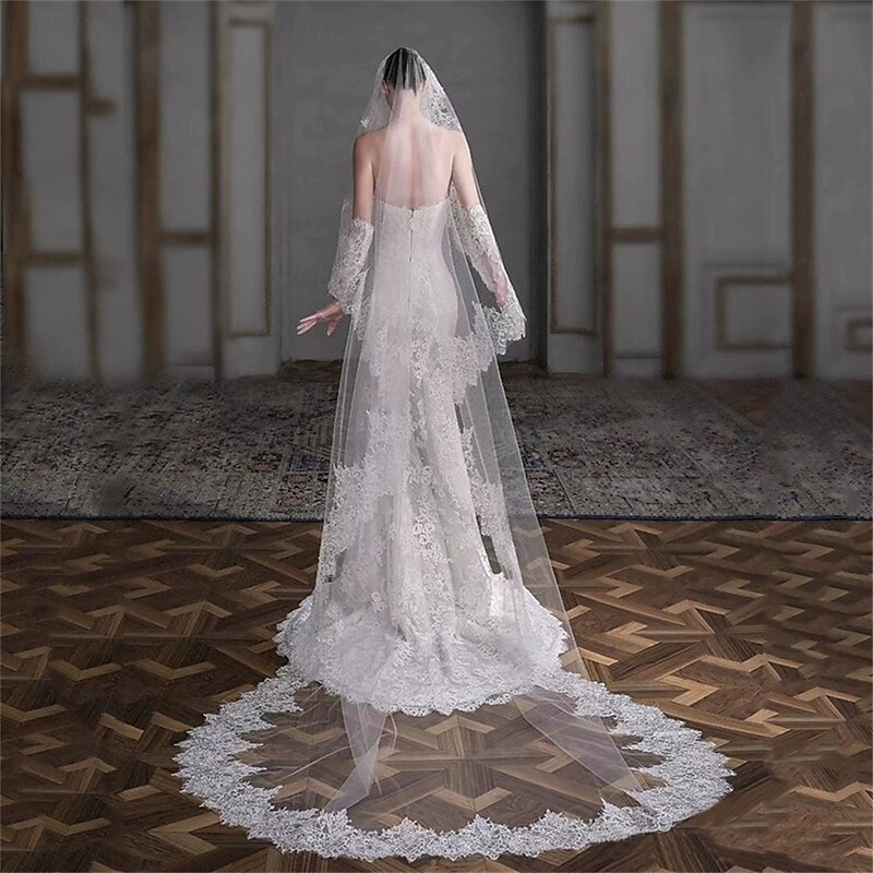 Two-tier Comtemporary / Stylish / Antique Wedding Veil Cathedral Veils with Pure Color Lace2