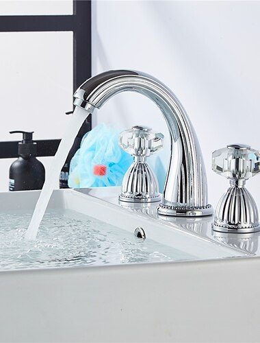  weit verbreitete Waschbecken-Mischbatterie, 3-Loch-2-Griff-Waschtischarmatur, Retro-Stil-Kristallgriff-Messing-Waschbecken-Wasserhahn mit Versorgungsleitungen und Warmwasserschlauch an Deck montiert
