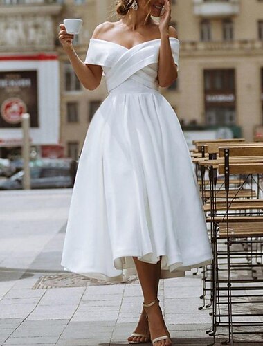  Réception Robe blanche vintage pour la shower Robes de shower de mariée Robes de mariage Robes A-Line Hors épaule Manches courtes Longueur thé Robes de mariée en satin avec plis 2025