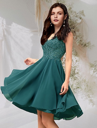  Linha A Vestidos de cocktail Elegante Vestido Reunião de Classe Graduação Curto / Mini Sem Manga Decote V Chiffon Sem parte Traseira com Miçangas Aplicação de renda 2024