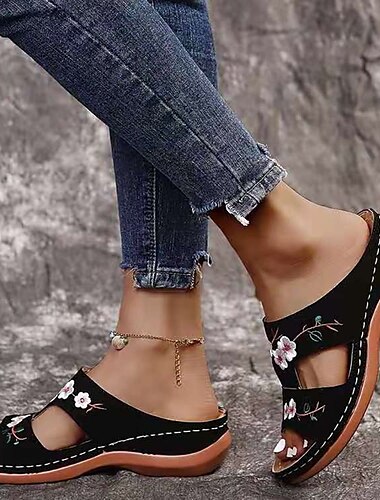  Női Szandálok Kültéri papucs Kényelmes cipők Szabadtéri Napi Gyaloglás Virágos Nyár Hímzés Ék sarkú Lábujj nélküli Alkalmi Kínai Gyalogló Műbőr Papucs Fekete Piros Barna