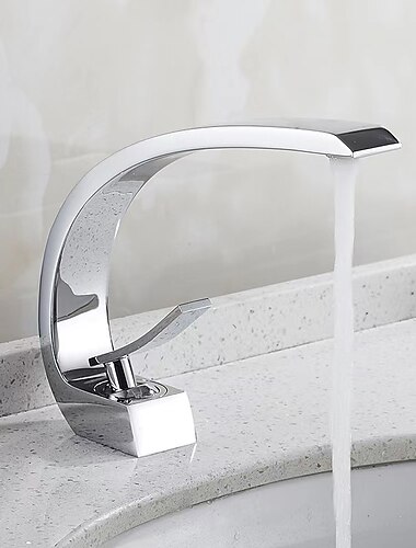  badrumsblandare i mässing，silverfärgad enkelhandtag etthåls badrumsblandare i kromfinish med varmt och kallt vatten
